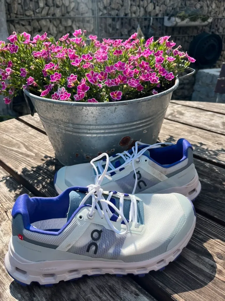Used On Running On Schuhe Damen Gr. 37, 5 bike — image 4 of 9