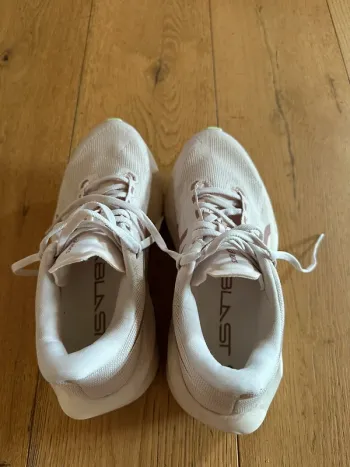 Used Asics novablast 6 bike — image 4 of 5