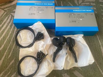 Używany Shimano 105 STI-R7020 Shifters 2018 Drivetrain & Pedals