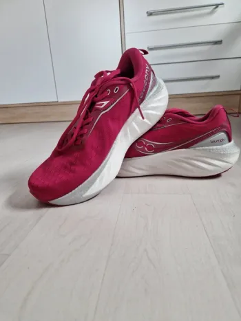 Brugt Saucony Triumph 22 Running Shoes