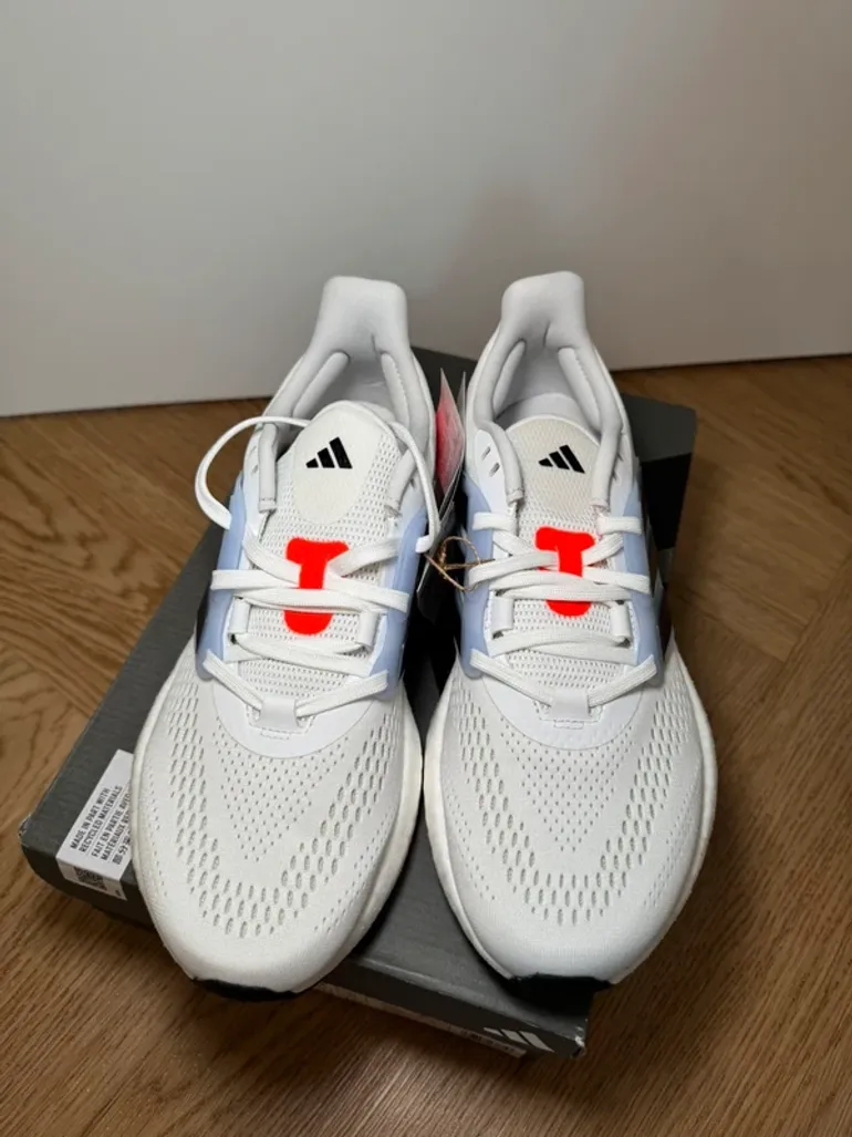 Used Adidas Pureboost 22 W bike — image 3 of 5