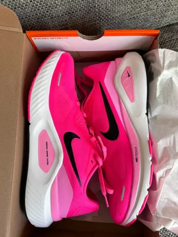 Used Nike Structure 26 Running Shoes
