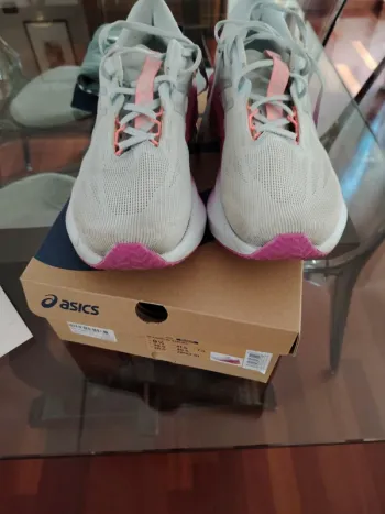 Gebrauchtes Asics Novablast 5 Running Shoes