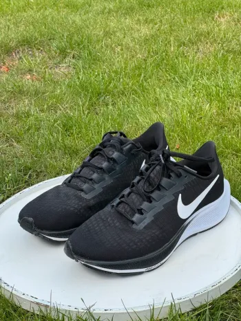 Used Pegasus Zoom 37 Running Shoes