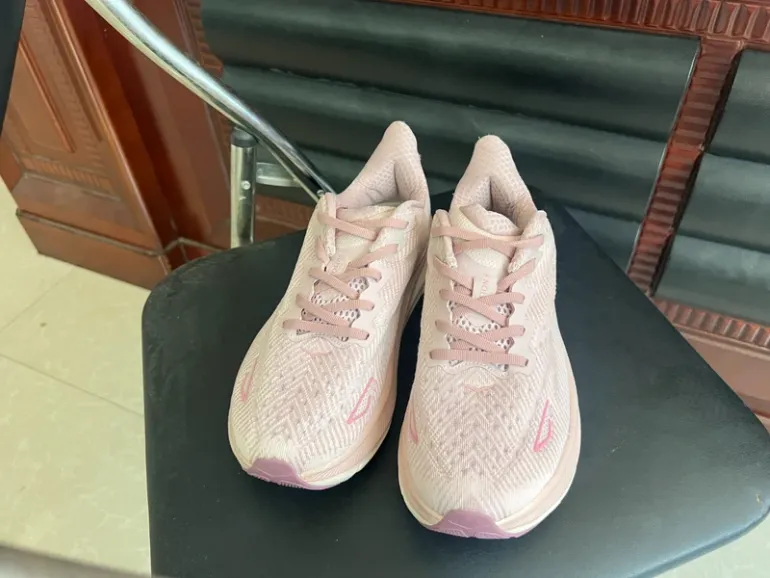 Rose Chaussure Hoka taille 39 bike d'occasion — image 3 sur 4
