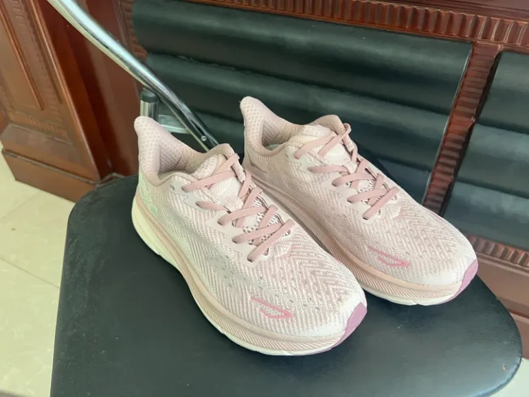 Rose Chaussure Hoka taille 39 bike d'occasion — image 2 sur 4