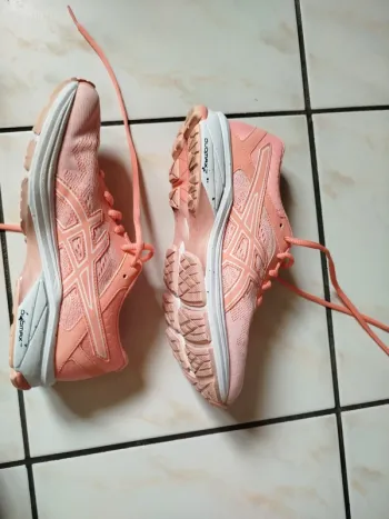Tweedehands Asics Baskets femme pointure 39, 5 bike — afbeelding 3 van 7