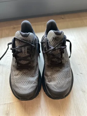 Used Hoka Clifton 9 Running Shoes