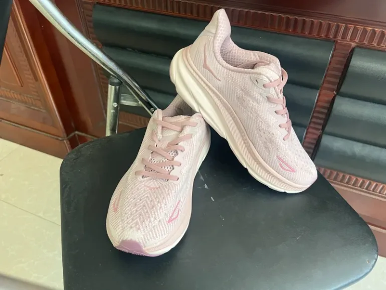 Used Rose Hoka Chaussure Taille 40 bike — image 4 of 4