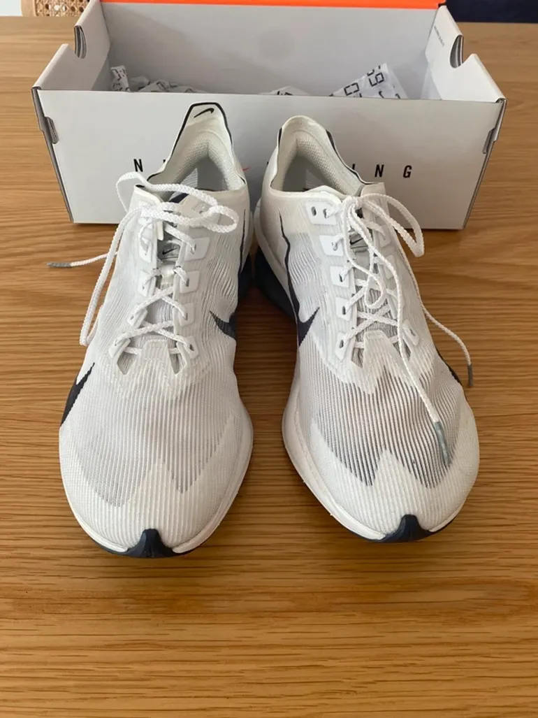 Used Nike Zoom Vaporfly Next % 4 bike — image 4 of 6