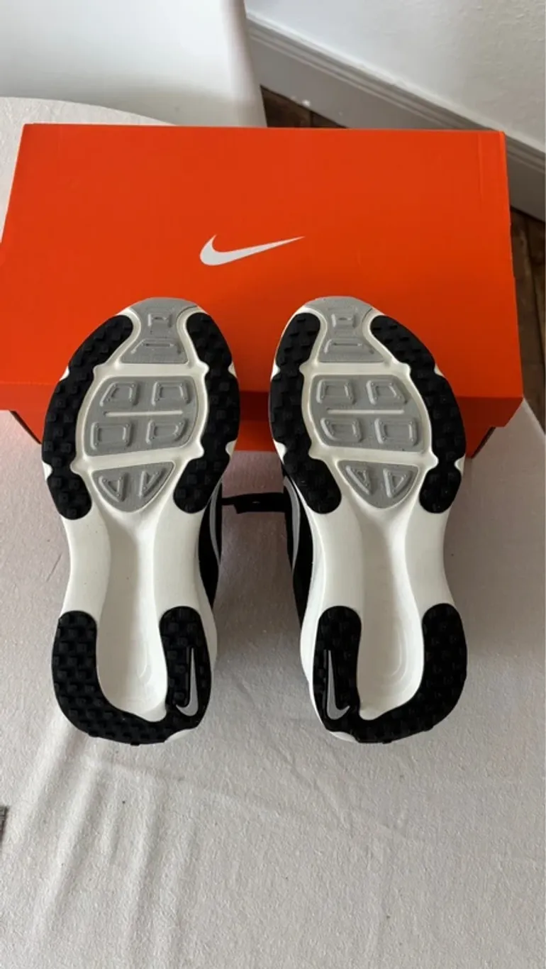 Used Nike Vomero 18 bike — image 4 of 6