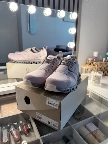 Used Ideal Cloud 6 WP Running Shoes