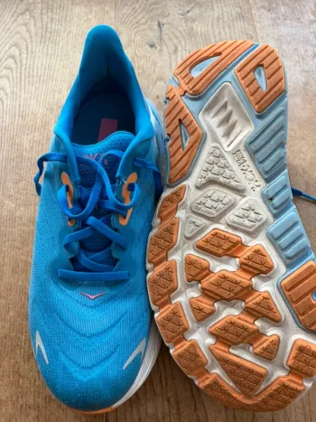 Used Hoka Arahi 6 bike — image 6 of 9