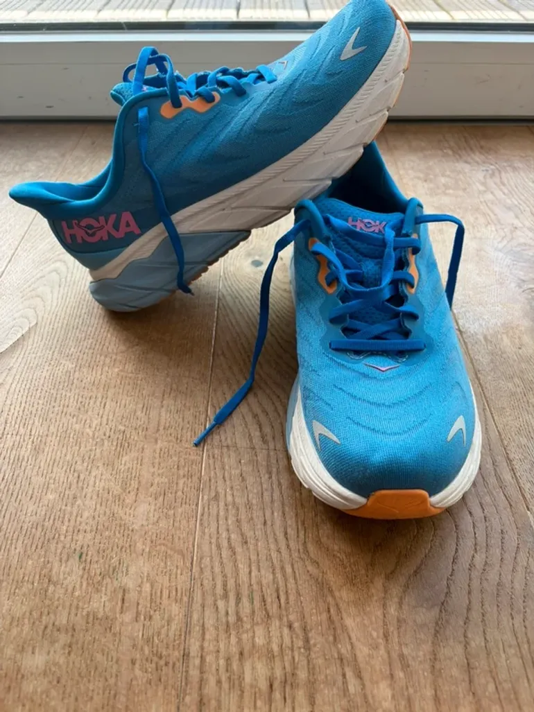 Used Hoka Arahi 6 bike — image 4 of 9