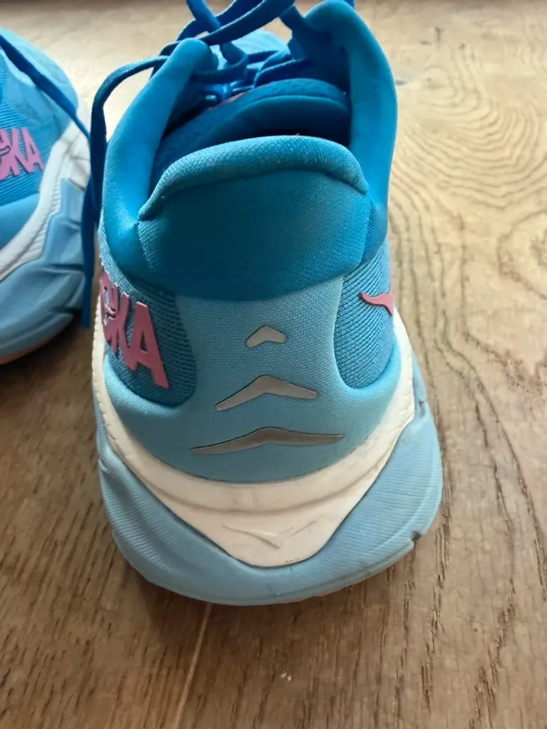 Used Hoka Arahi 6 bike — image 8 of 9