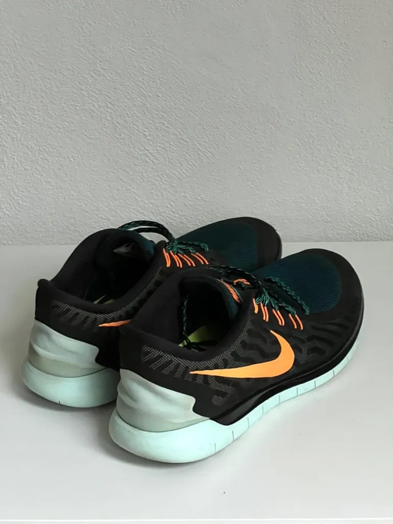 Used Orange Nike Free RN 5.0 bike — image 2 of 6