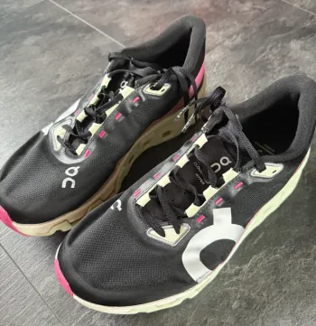 Käytetty Hyper Cloudmonster Running Shoes