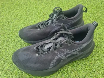 Used Asics Novablast 5 Running Shoes