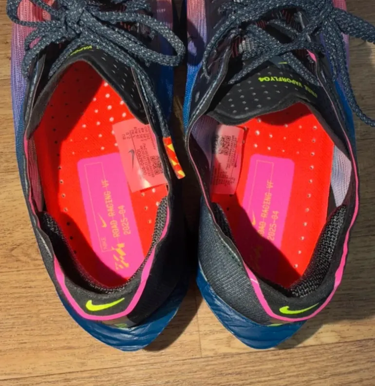 New Balance Vaporfly 4 bike usato — immagine 4 di 8