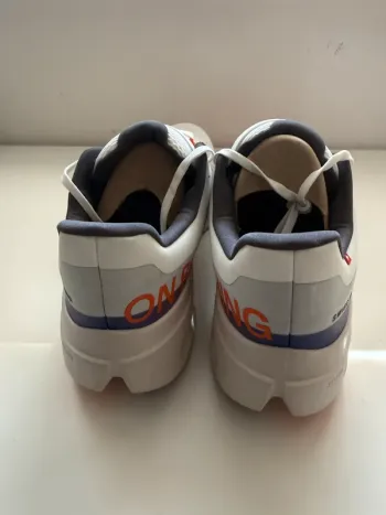 Used 100% On Running shoes bike — image 5 of 7
