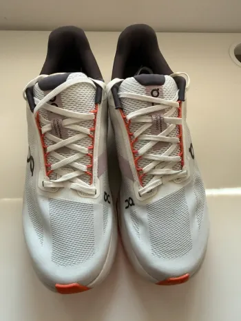 Used 100% On Running shoes bike — image 3 of 7