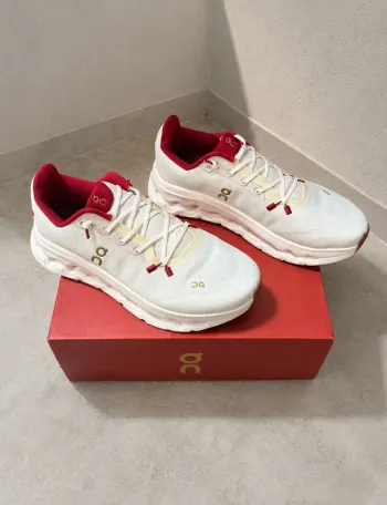 Použité On Running Cloutilt Running Shoes