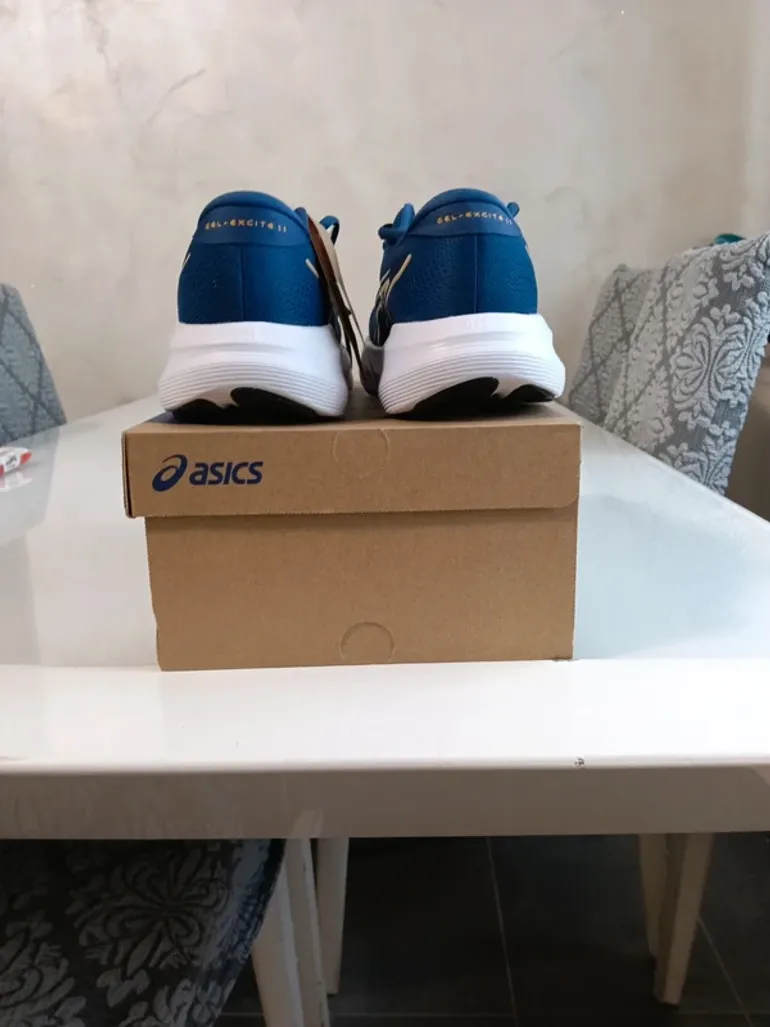 Used Asics Running Shoes bike — image 4 of 6