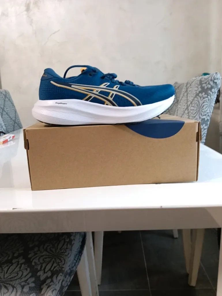 Used Asics Running Shoes bike — image 5 of 6