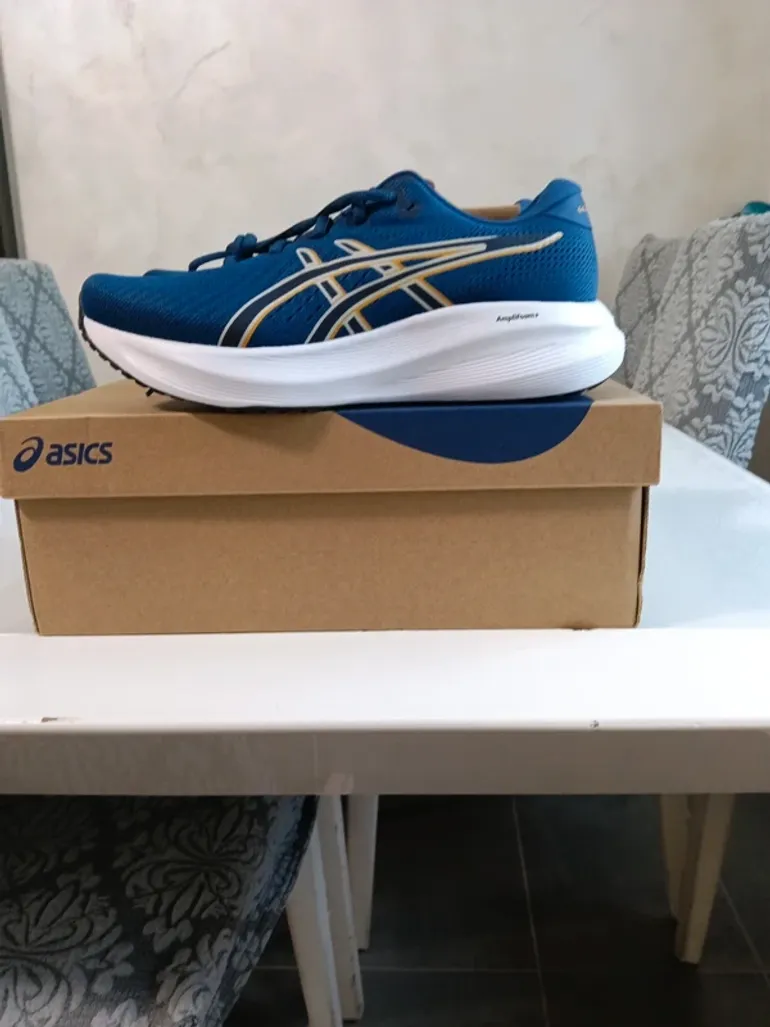Used Asics Running Shoes bike — image 3 of 6