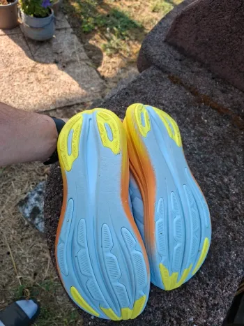Tweedehands Asics Gel Nimbus 28 bike — afbeelding 2 van 3