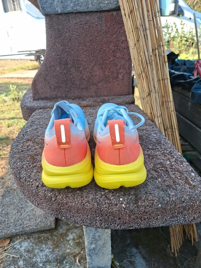 Tweedehands Asics Gel Nimbus 28 bike — afbeelding 3 van 3