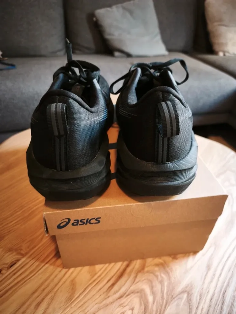 Used Asics Novoblast 5 bike — image 5 of 6