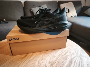 Used Asics Novoblast 5 Running Shoes