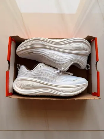 Used White Nike Vomero Plus bike — image 2 of 7