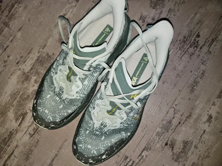 Used Hoka Speedgoat 6 GTX bike — image 2 of 5