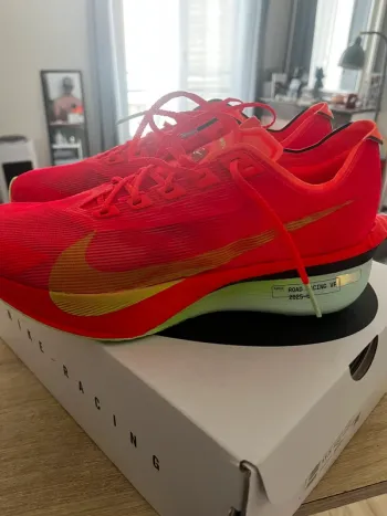 Used Orange Vaporfly 4 bike — image 3 of 9