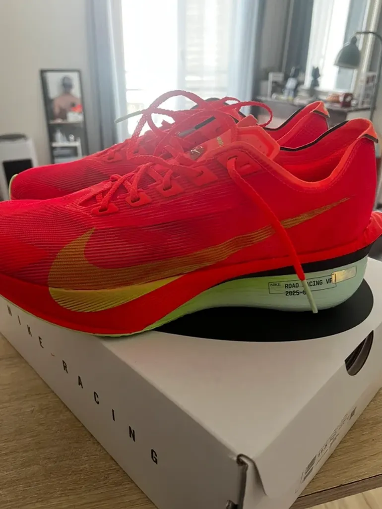 Used Orange Vaporfly 4 bike — image 3 of 9