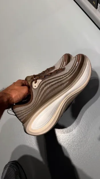 Used Nike Vomero Plus QS Running Shoes
