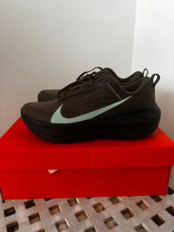 Used Nike Vomero Plus Running Shoes