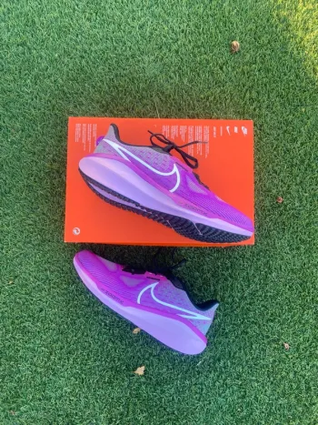 Käytetty Rose Nike Vomero 17 Running Shoes
