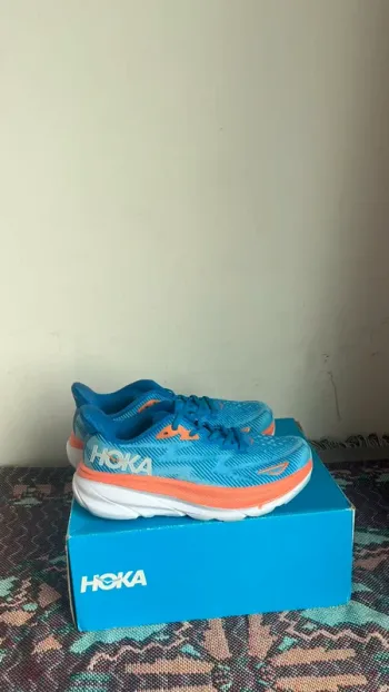 Used Hoka Clifton 9 Running Shoes