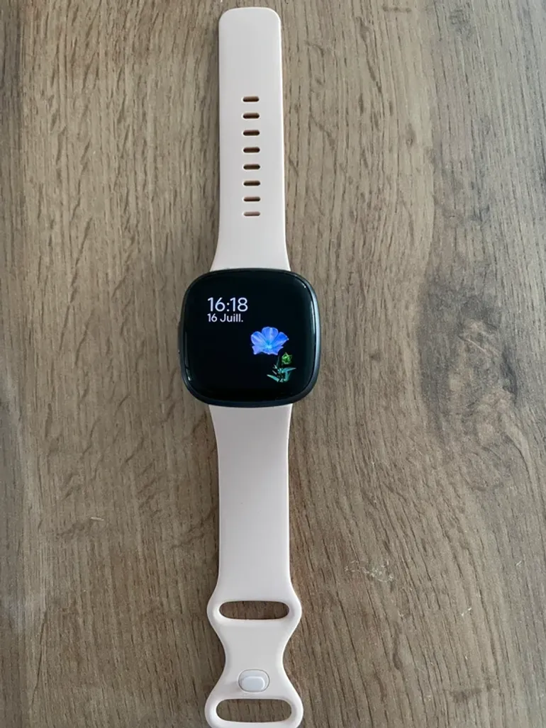 Used Fitbit Versa 4 bike — image 7 of 7