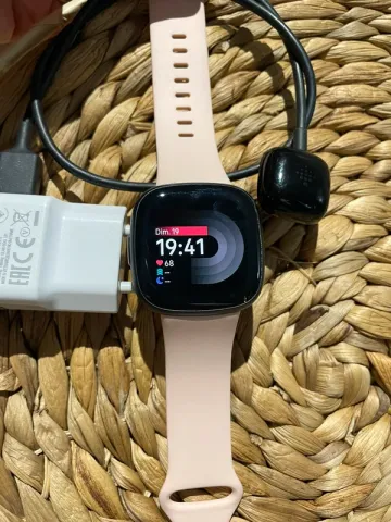 Fitbit Versa 4 Electronics d'occasion