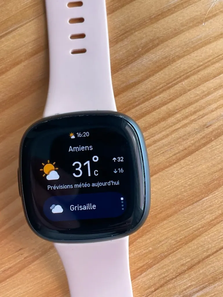 Used Fitbit Versa 4 bike — image 2 of 7