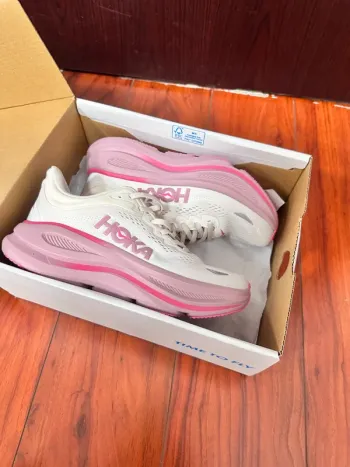 Used Rose Hoka Chaussures taille 37 bike — image 2 of 3