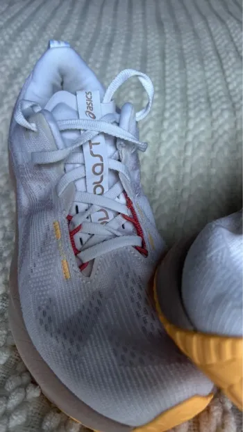 Used Asics NOVABLAST 5 bike — image 6 of 8