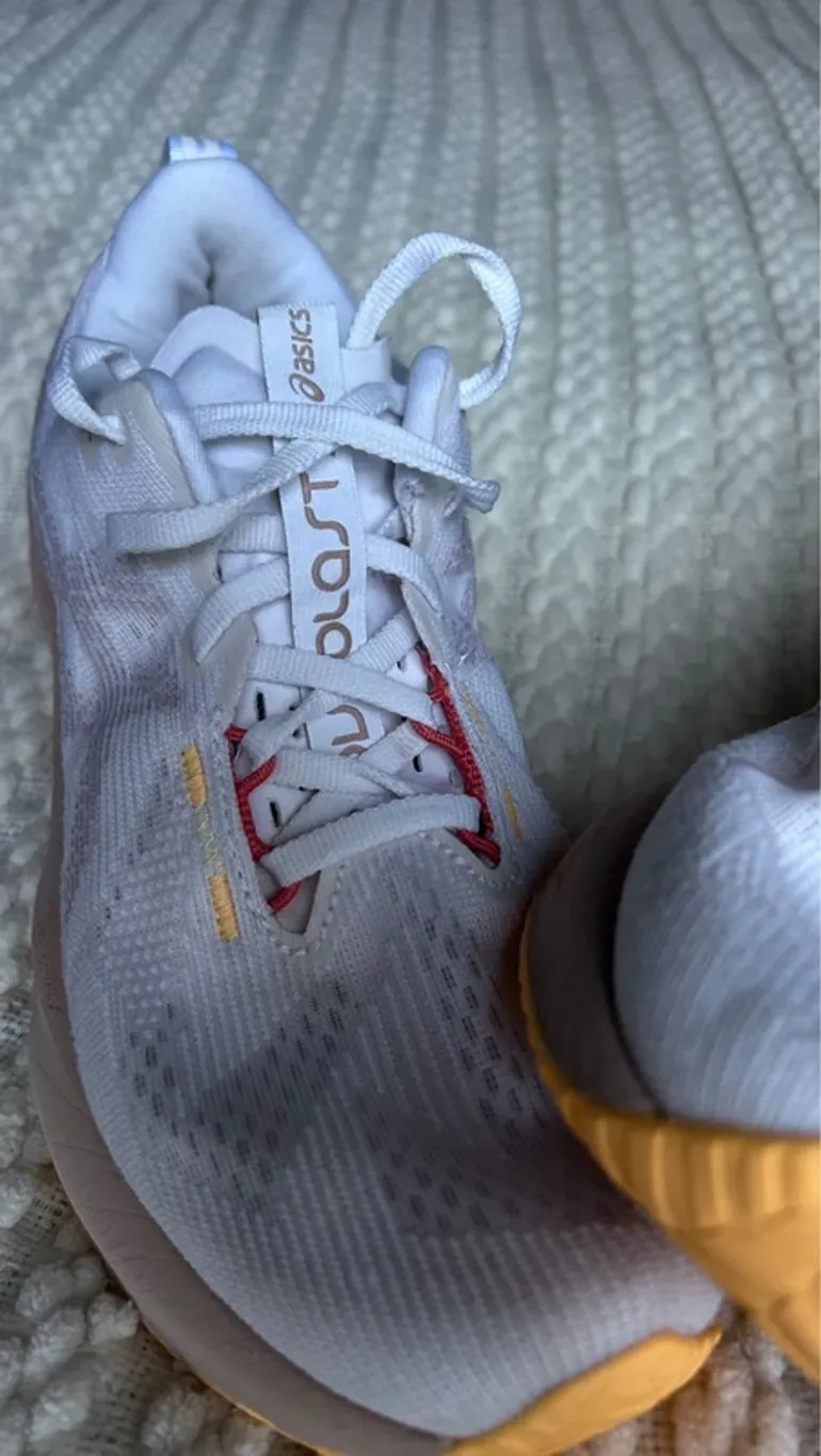 Used Asics NOVABLAST 5 bike — image 6 of 8