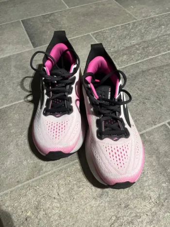 Brooks Running Shoes bike usato — immagine 2 di 7