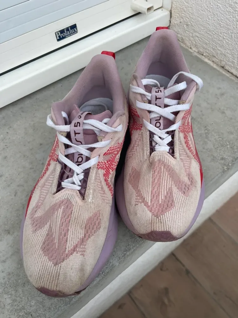 Used Asics Novablast 5 bike — image 3 of 3