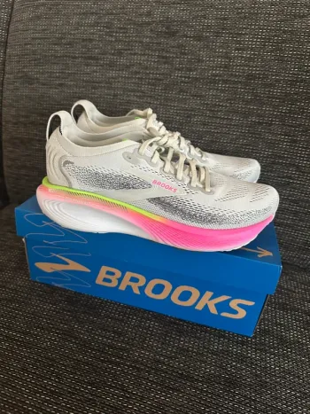 Used Brooks Adrenaline GTS 25 Running Shoes